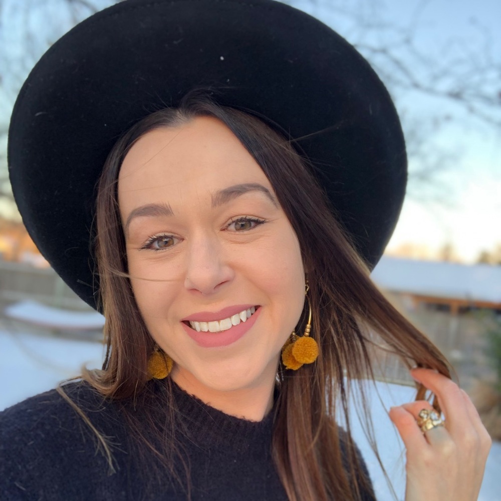 Meet your Posher, Cassandra